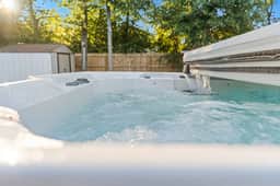 Cousins Cove 𓇼 Scenic Walkover+Hot Tub+Fire Pit - Image 5