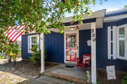 The Summer Cottage 𓇼 Walk to Beach & Dining - Image 5