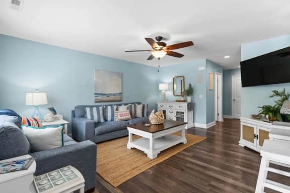 3 Buoys on Second𓇼Sleeps 10+Game Room+Spacious - Image 2