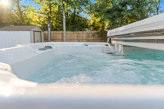 Cousins Cove 𓇼 Scenic Walkover+Hot Tub+Fire Pit - Image 5
