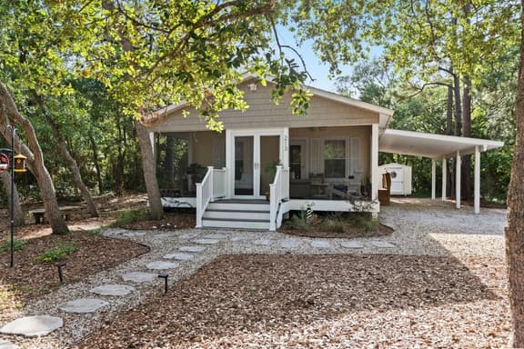 Birdsong Cottage𓇼Island Retreat+Central Location - Image 1